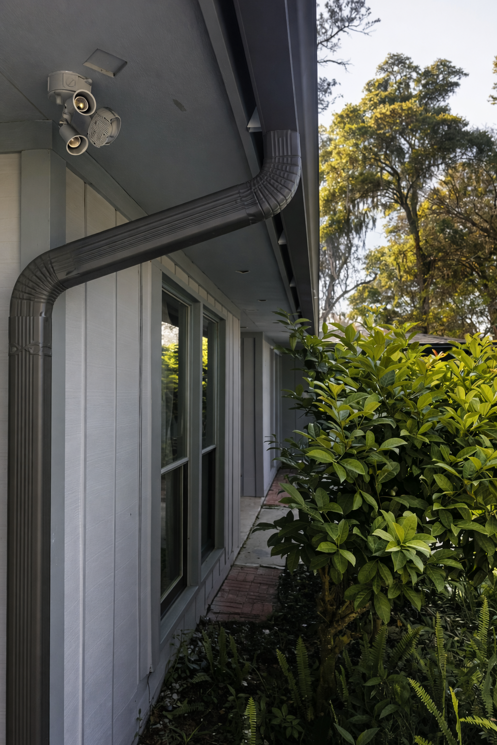 Installed aluminum gutter